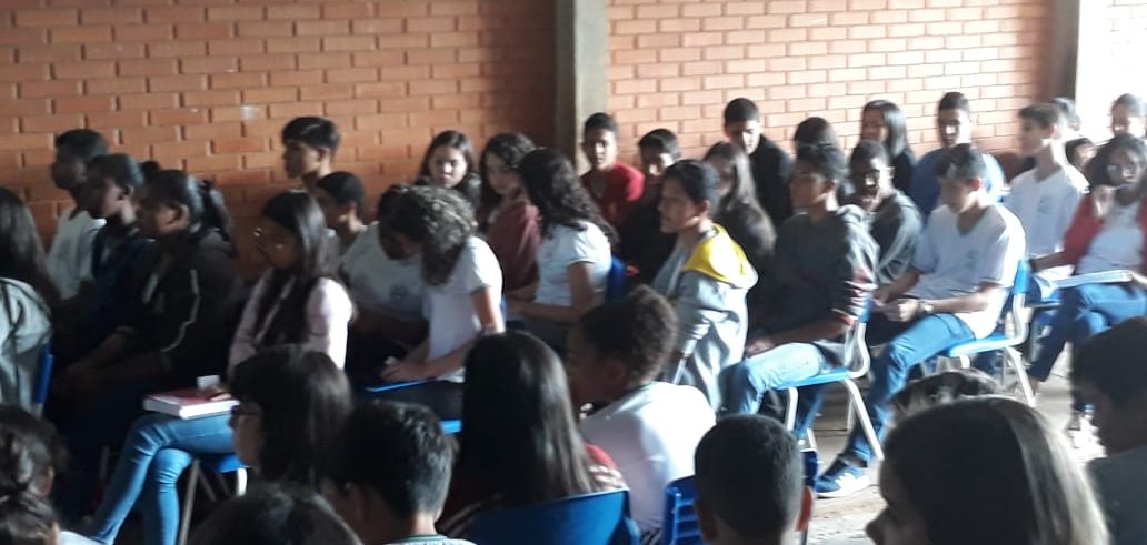 Alunos da Escola Antônio Carrijo