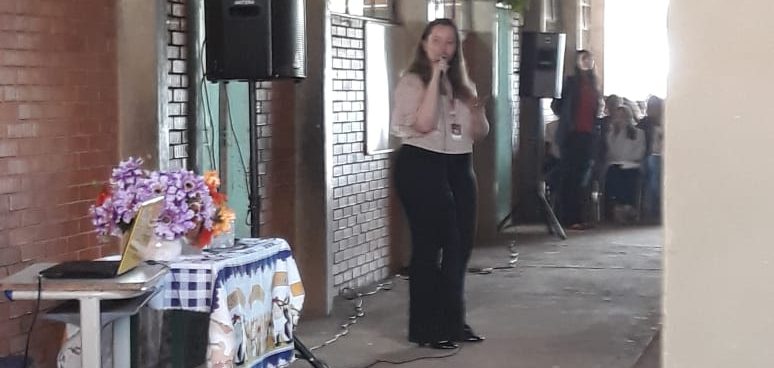 Apresentação professora Maria Carolina